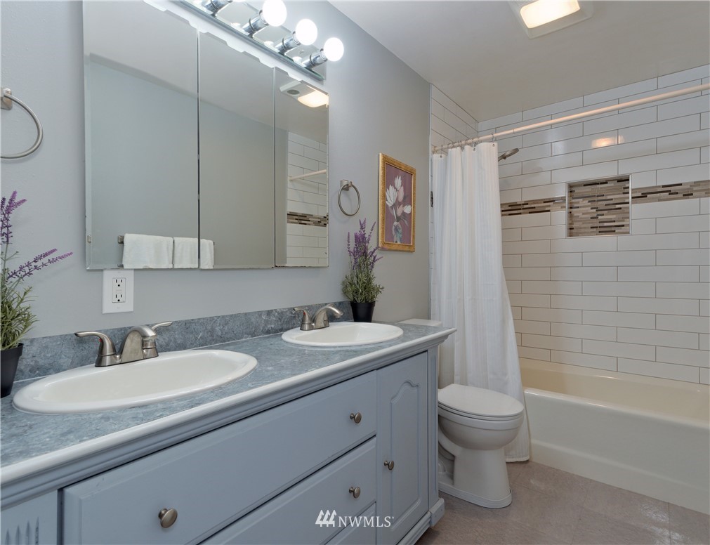 10911 Southeast 181st Street Renton, WA 98055 - Photo 10 of 24