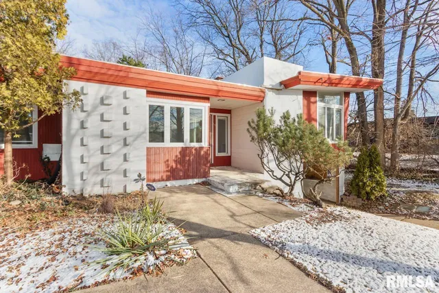 $1,600 | 119 West Clara Avenue, Peoria, IL 61614