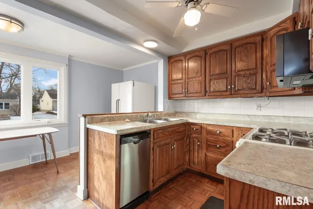 $1,600 | 119 West Clara Avenue, Peoria, IL 61614