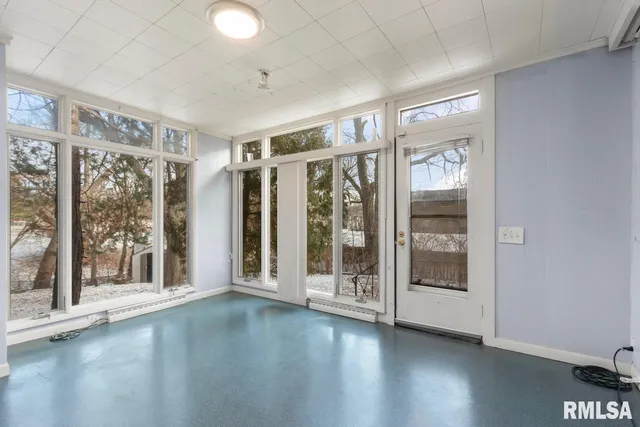 $1,600 | 119 West Clara Avenue, Peoria, IL 61614