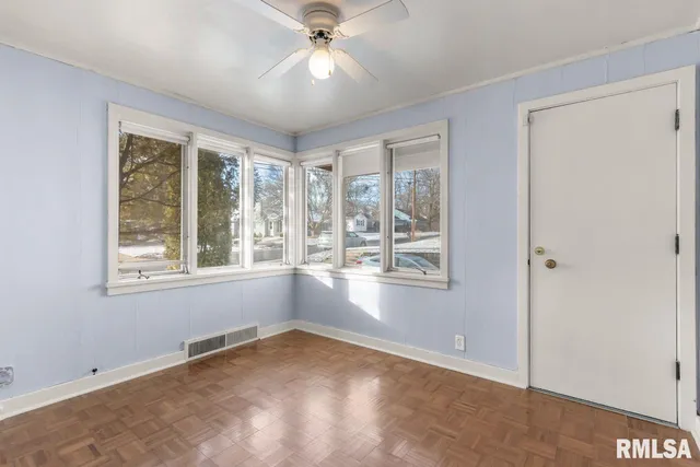 $1,600 | 119 West Clara Avenue, Peoria, IL 61614