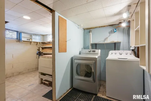 $1,600 | 119 West Clara Avenue, Peoria, IL 61614