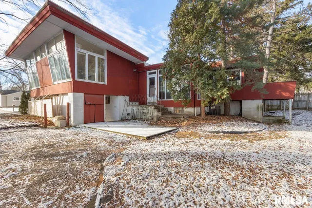 $1,600 | 119 West Clara Avenue, Peoria, IL 61614