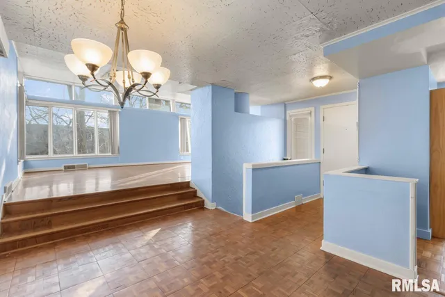 $1,600 | 119 West Clara Avenue, Peoria, IL 61614