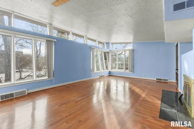 $1,600 | 119 West Clara Avenue, Peoria, IL 61614