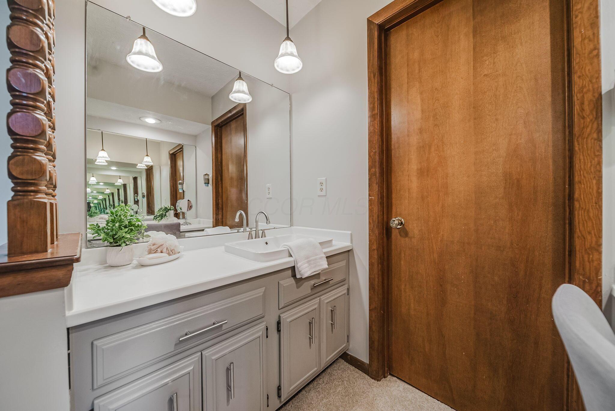 5256 Longrifle Road Westerville, OH 43081 - Photo 32 of 65 Primary Suite - Ensuite