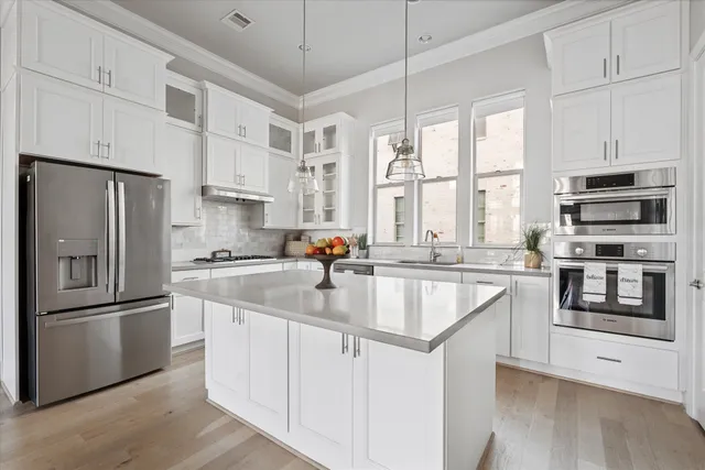 $4,600 | 1005 St Charles Street, Houston, TX 77003