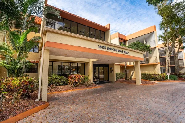 $295,000 | 16475 Golf Club Road, Unit 307, Weston, FL 33326