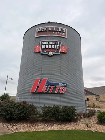 $2,150 | 707 East Street, Hutto, TX 78634