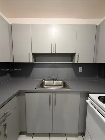 $1,950 | 2170 Northwest 11th Street, Unit 42, Miami, FL 33125