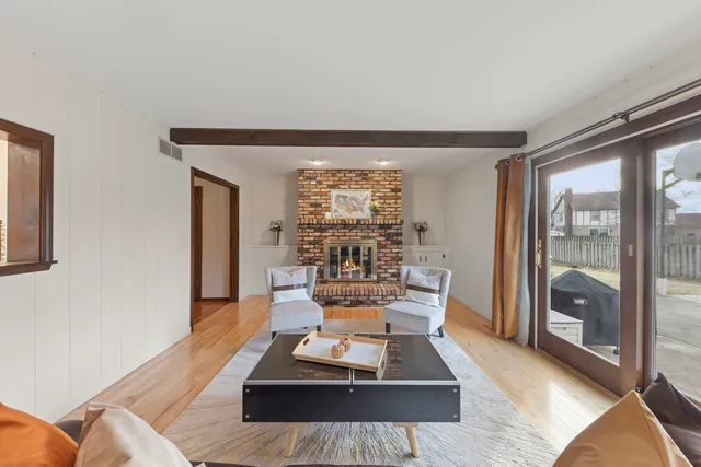 $719,900 | 1125 Huntleigh Drive, Naperville, IL 60540