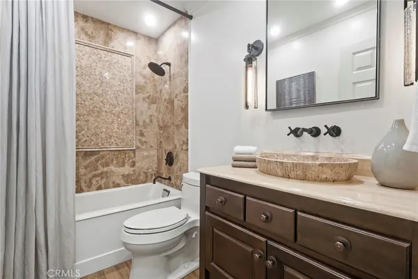 $1,950,000 | 443 Vista Parada, Newport Beach, CA 92660