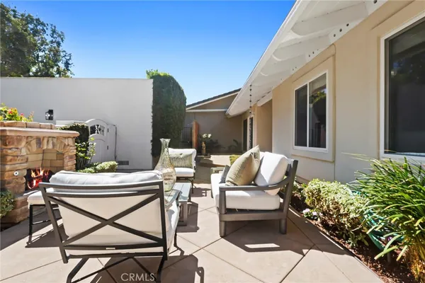 $1,950,000 | 443 Vista Parada, Newport Beach, CA 92660