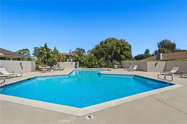 $1,950,000 | 443 Vista Parada, Newport Beach, CA 92660