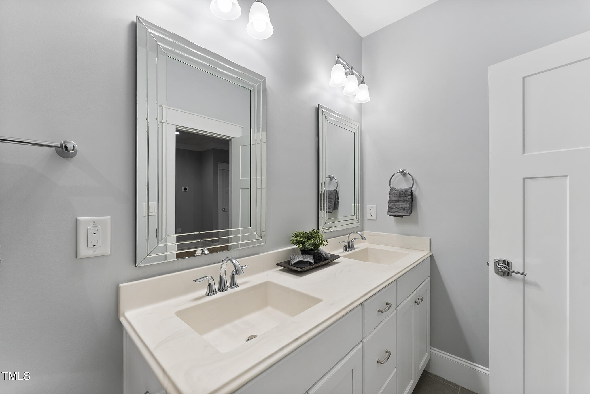1005 Collins Drive Raleigh, NC 27609 - Photo 53 of 59 DSC09967
