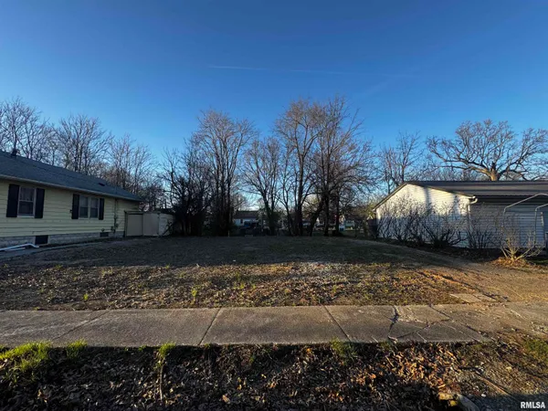 $12,900 | 2418 College Street, Mount Vernon, IL 62864