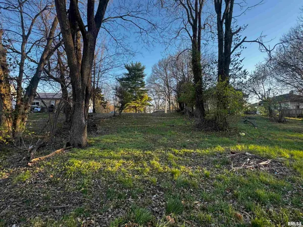 $12,900 | 2418 College Street, Mount Vernon, IL 62864