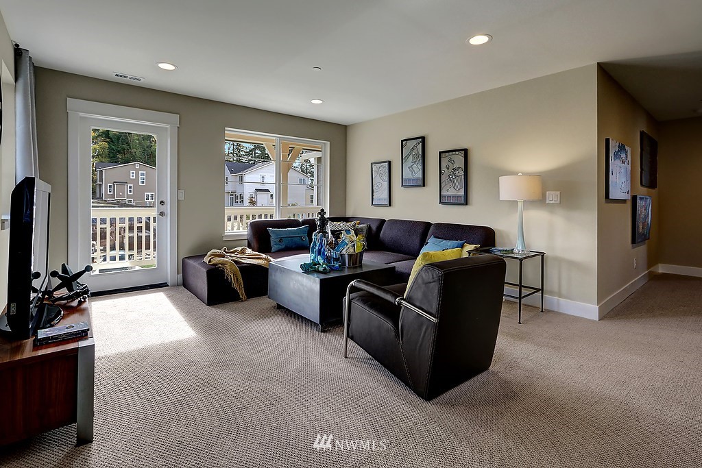 9303 Northeast 173rd Street Bothell, WA 98011 - Photo 9 of 19 Gallery Image 9