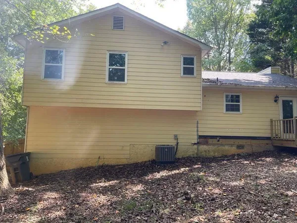 a view of a backyard of the house