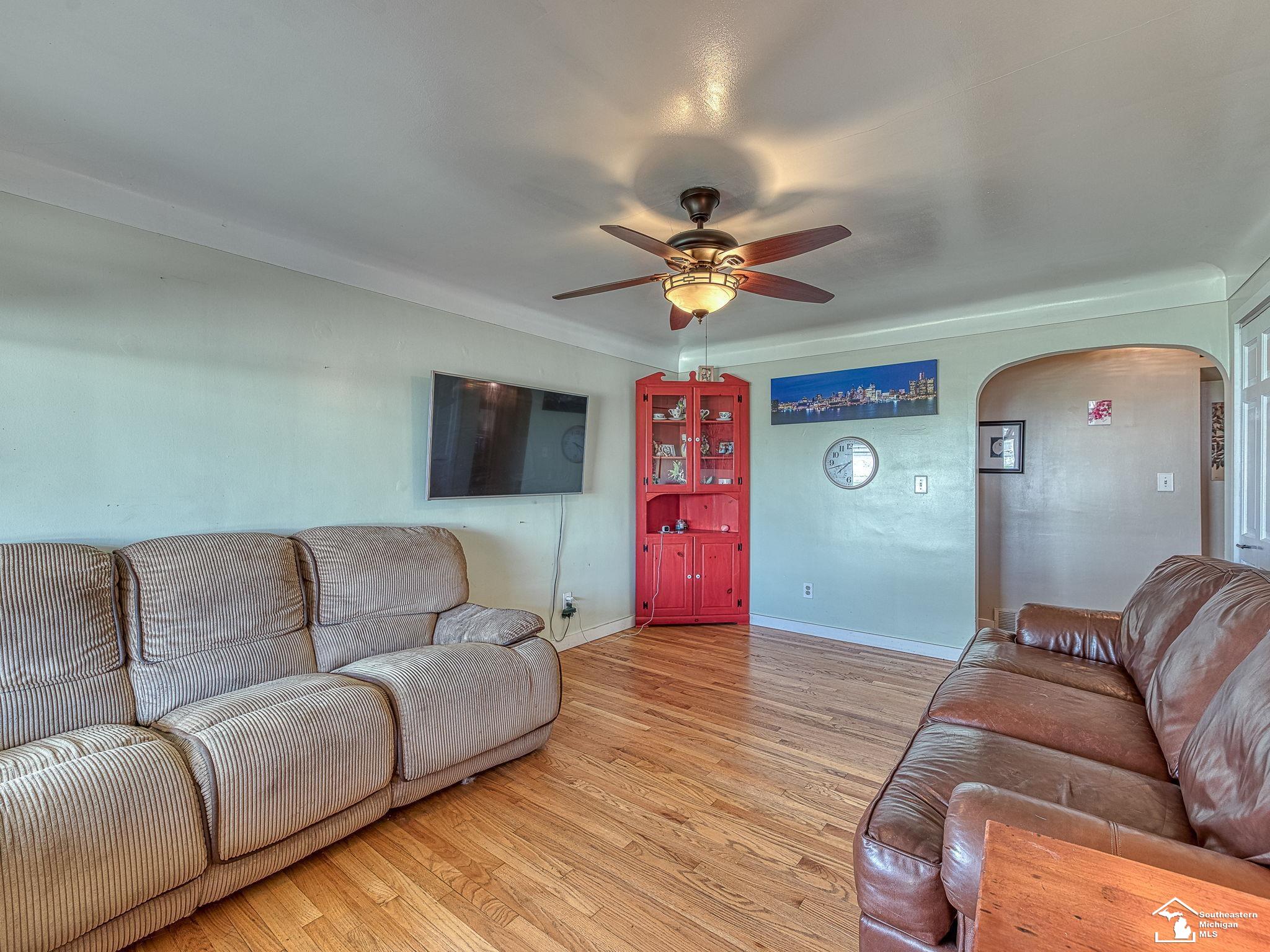 25144 Reeck Road Woodhaven, MI 48183 - Photo 3 of 31