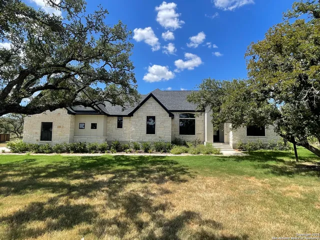 $699,900 | 399 Bauer Lane, Castroville, TX 78009
