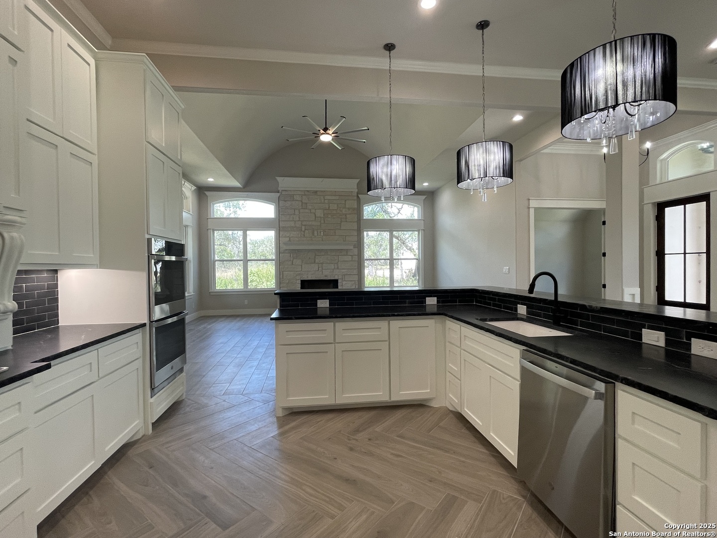 399 Bauer Lane Castroville, TX 78009 - Photo 12 of 39