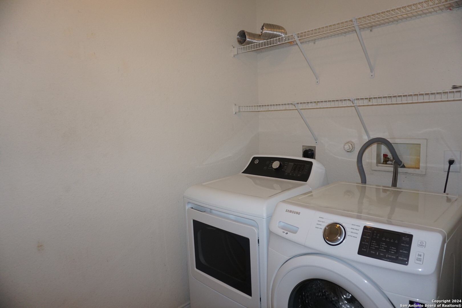 7730 Ruidoso Chase Selma, TX 78154 - Photo 8 of 22 a utility room with dryer and washer