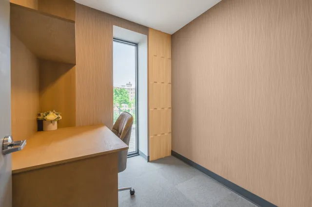 $688,000 | 30-05 Vernon Boulevard, Unit 5D | Astoria