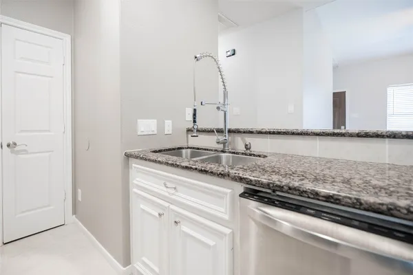 $1,600 | 13165 Snow Lane, Unit 4, Willis, TX 77318