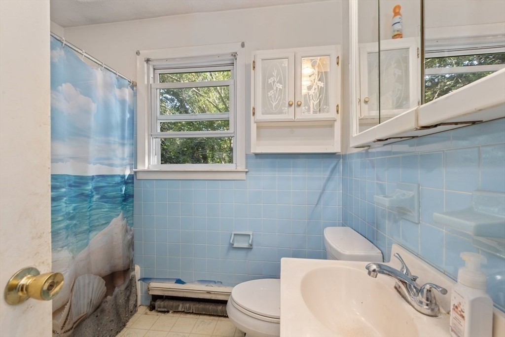32 Hillcrest Road Dracut, MA 01826 - Photo 13 of 24 Gallery Image 13