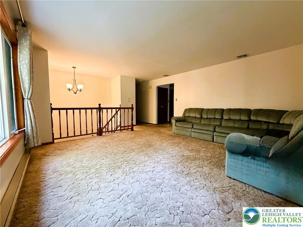 525 Pinewood Road Lehighton, PA 18235 - Photo 10 of 51
