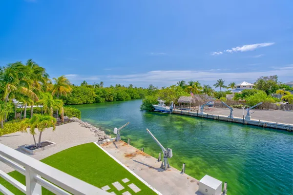 $3,205,000 | 230 Biscayne Boulevard, Islamorada, FL 33036