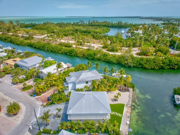 $3,205,000 | 230 Biscayne Boulevard, Islamorada, FL 33036