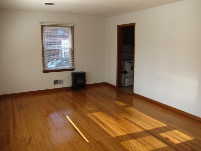 4919 Desi Road Northwest Roanoke, VA 24017 - Photo 3 of 29 004