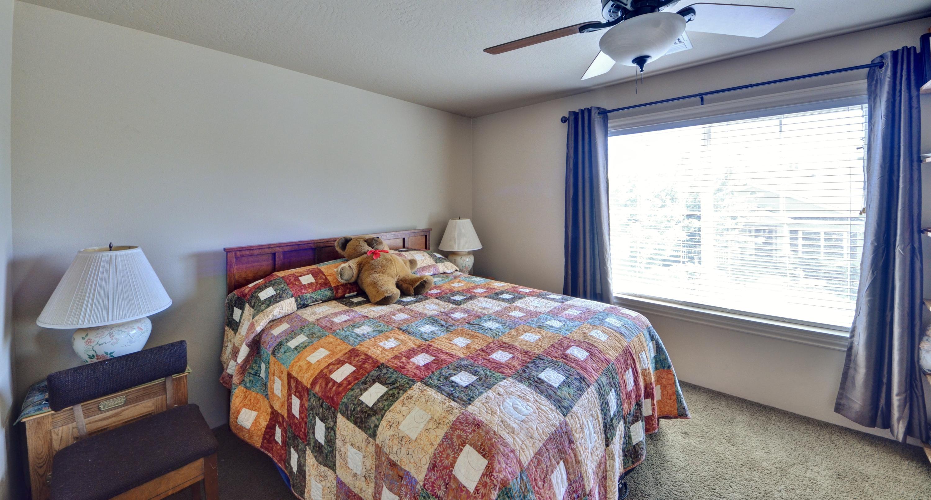 920 Buck Point Street Central Point, OR 97502 - Photo 33 of 40 032