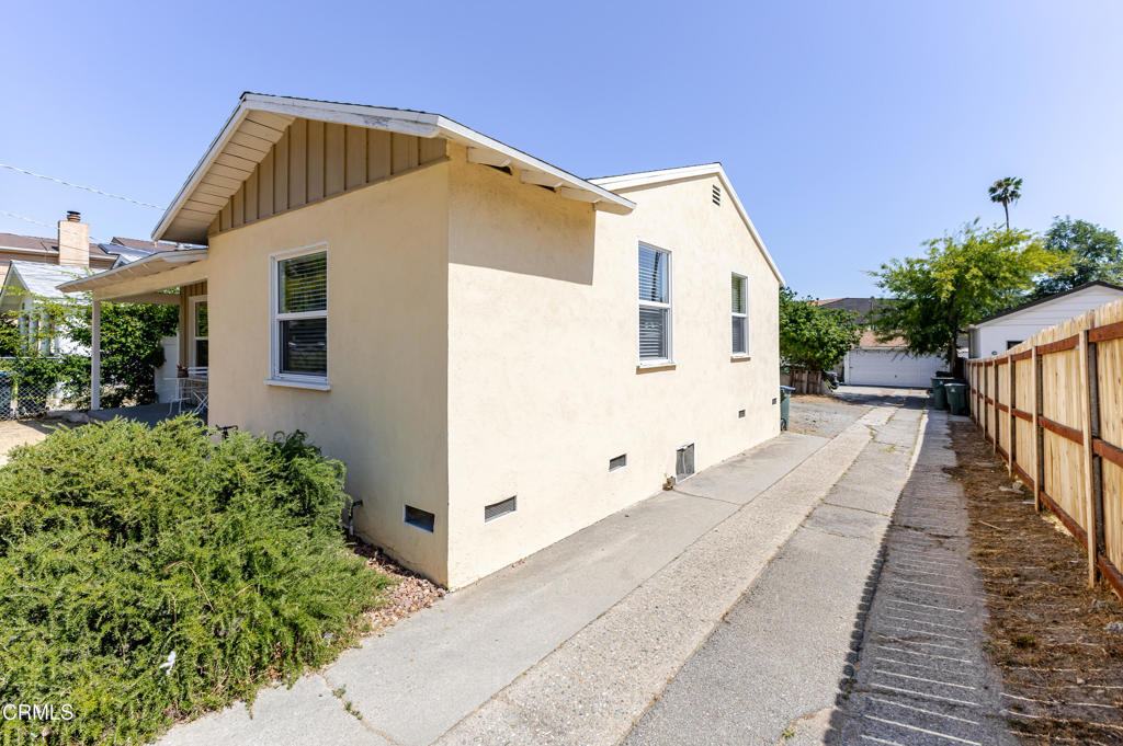 1500 East Topeka Street Pasadena, CA 91104 - Photo 17 of 20 a view of house with wooden floor and potted plants