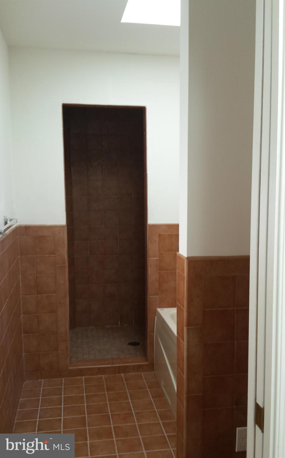 7608 Old Battle Grove Road Baltimore, MD 21222 - Photo 15 of 27 Bath (Master)