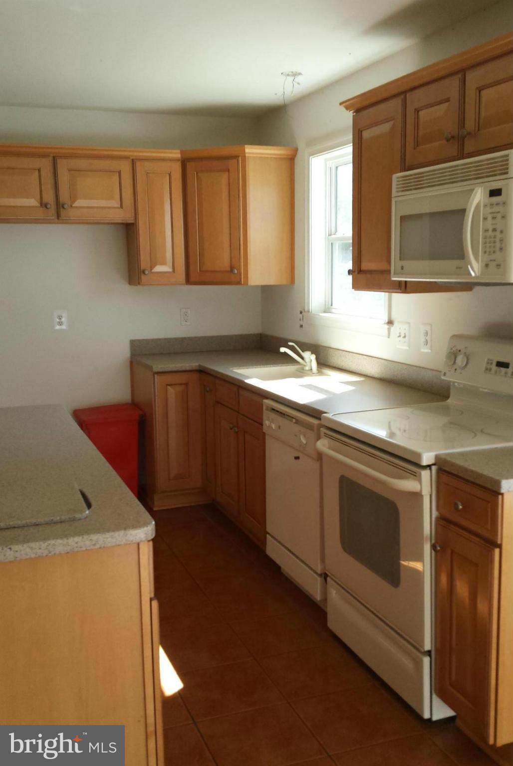 7608 Old Battle Grove Road Baltimore, MD 21222 - Photo 4 of 27 Kitchen