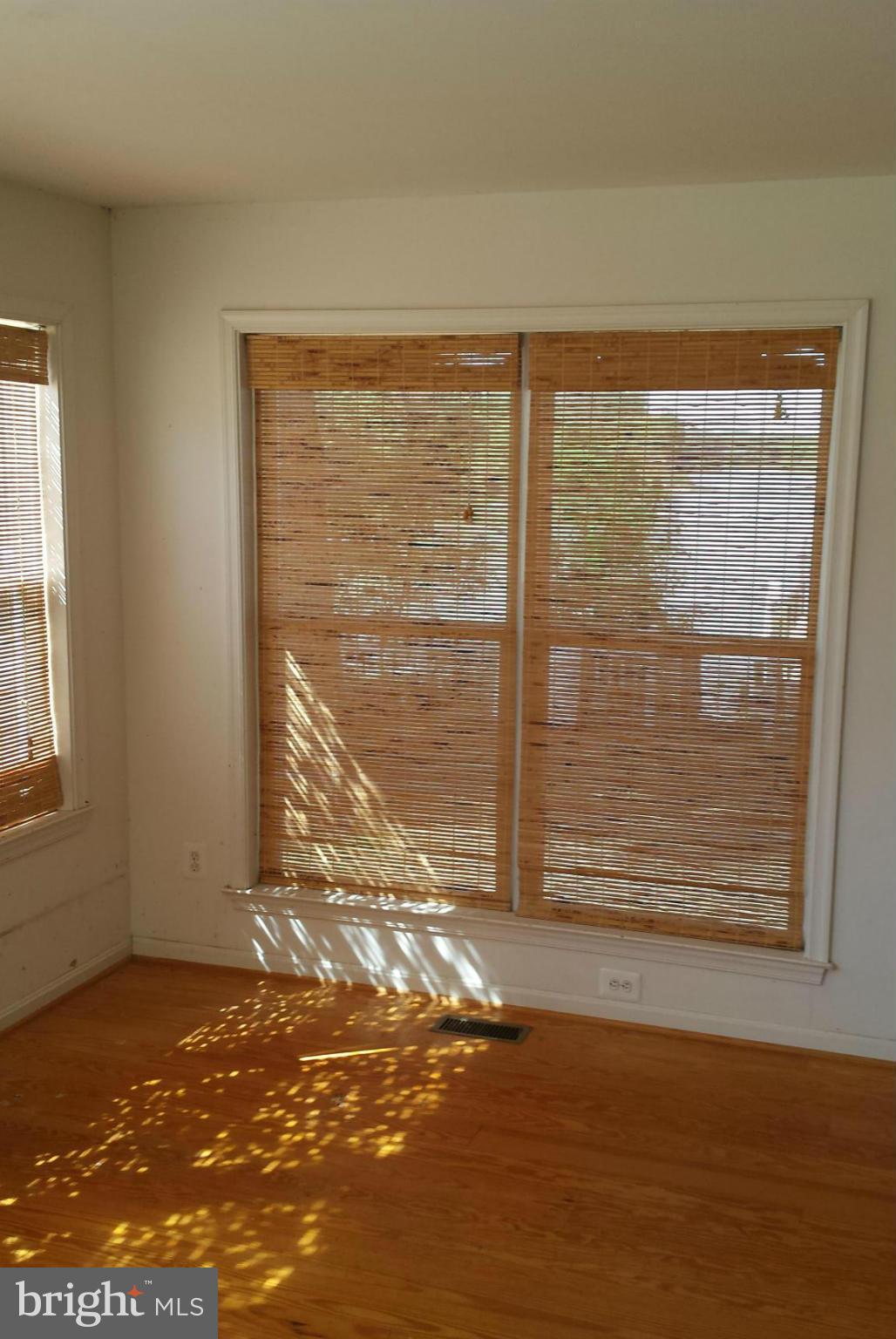 7608 Old Battle Grove Road Baltimore, MD 21222 - Photo 8 of 27 Living Room