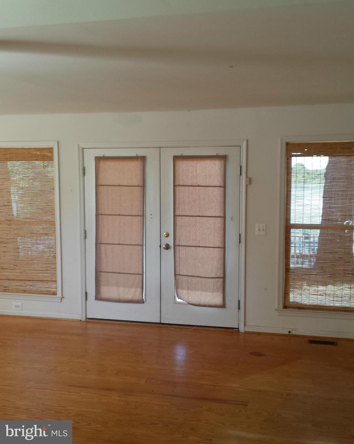 7608 Old Battle Grove Road Baltimore, MD 21222 - Photo 9 of 27 Living Room