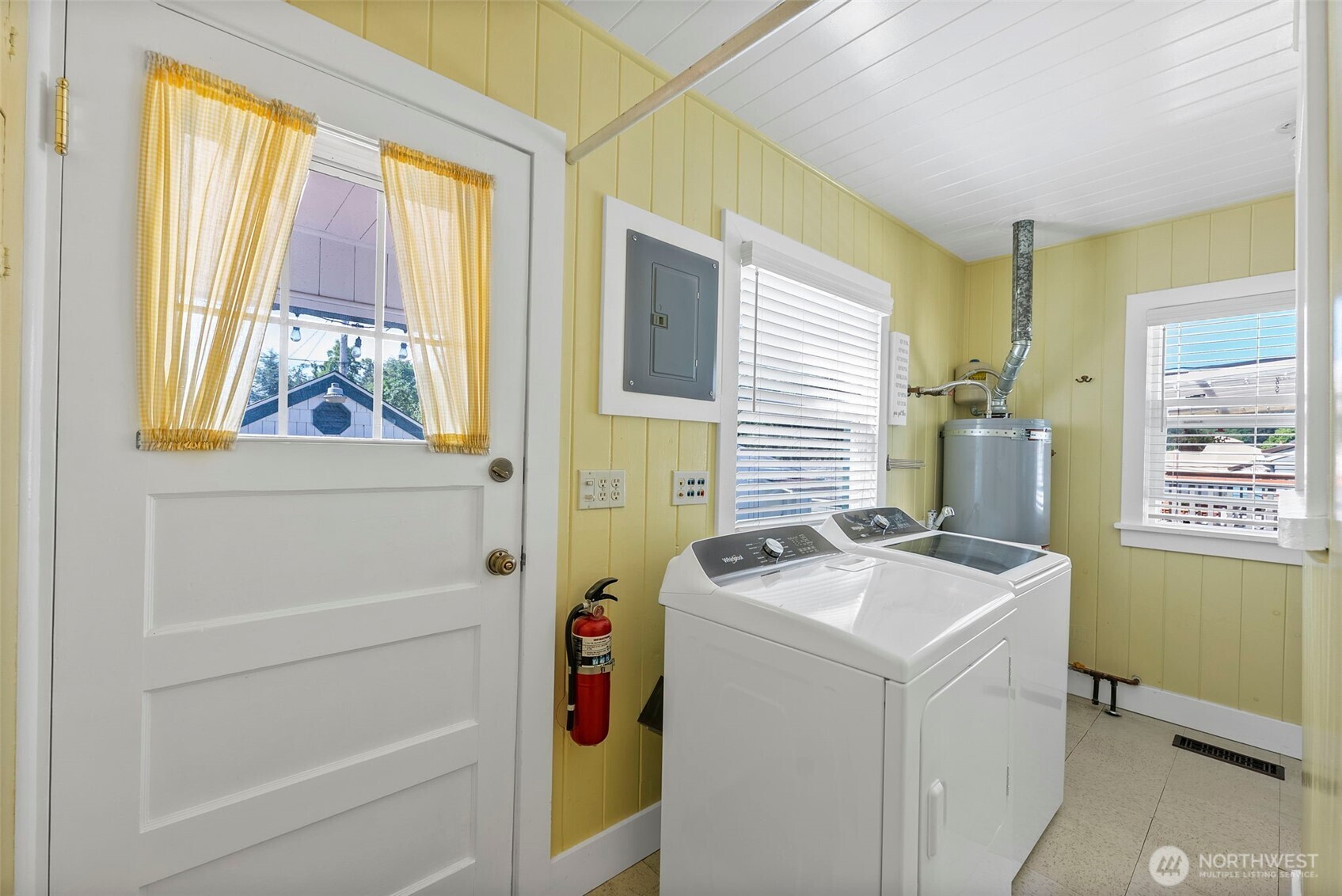 2121 5th Street Bremerton, WA 98312 - Photo 16 of 32 a utility room with dryer and washer