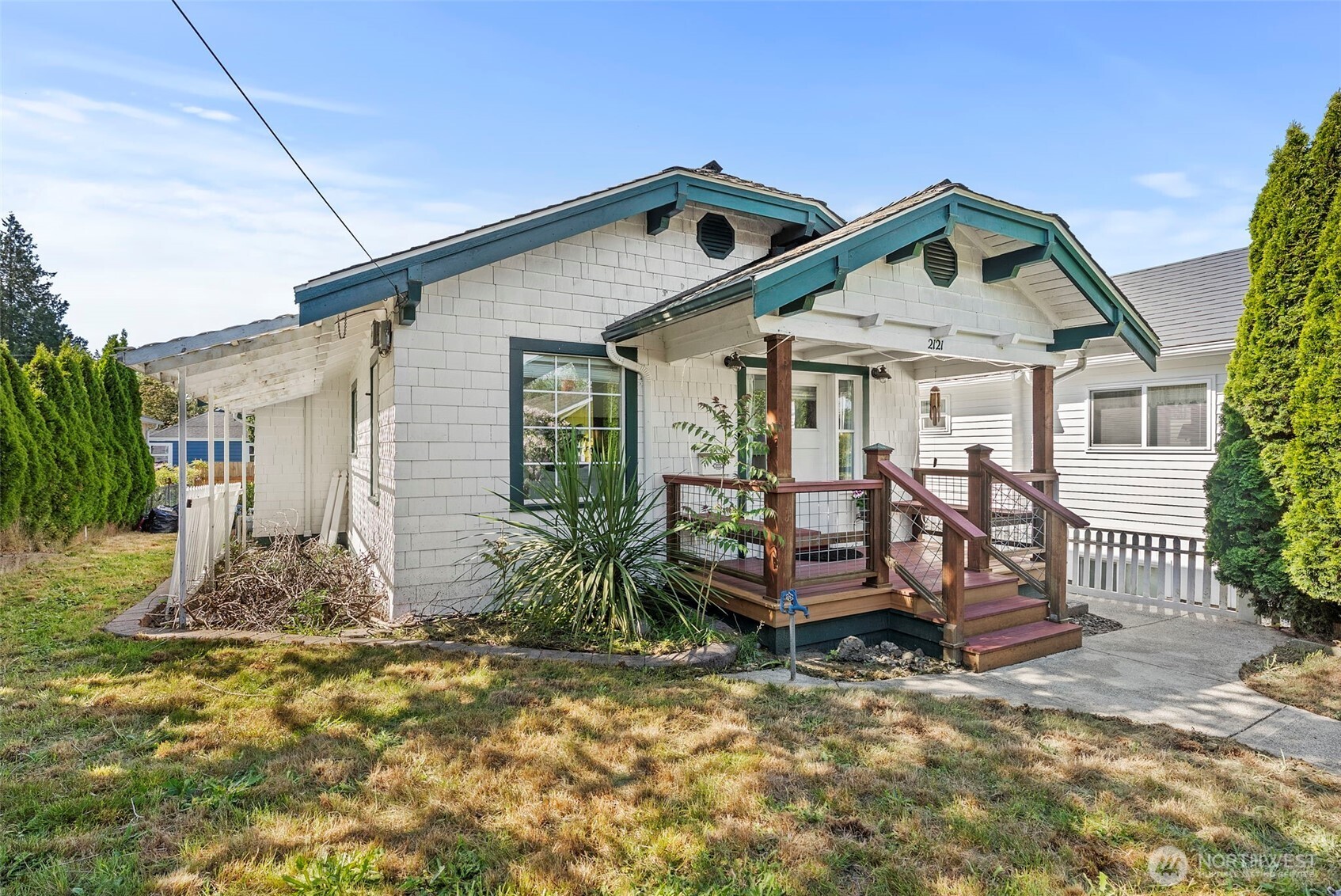 2121 5th Street Bremerton, WA 98312 - Photo 2 of 32 a front view of a house with garden