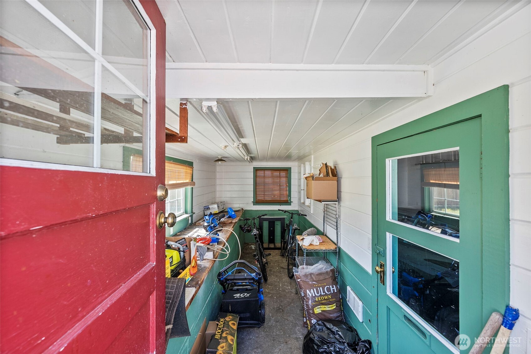 2121 5th Street Bremerton, WA 98312 - Photo 24 of 32 a view of an entryway with workspace