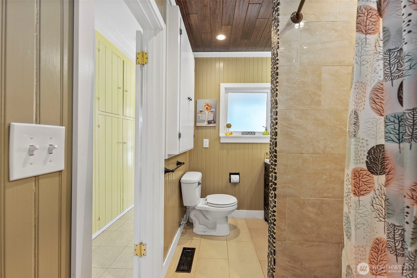 2121 5th Street Bremerton, WA 98312 - Photo 10 of 32 a bathroom with a toilet sink and shower