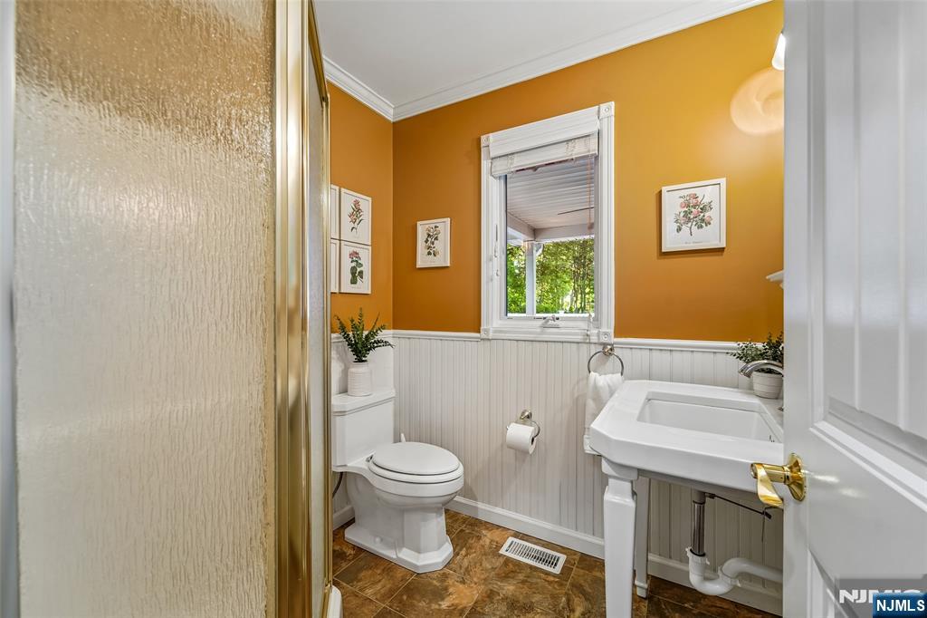 20 Colonial Road Emerson, NJ 07630 - Photo 11 of 35 Gallery Image 11
