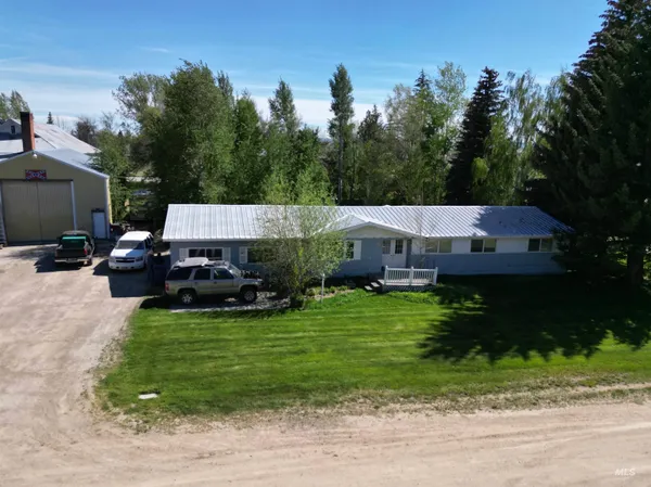 $475,000 | 206 Alturas Avenue West, Fairfield, ID 83327