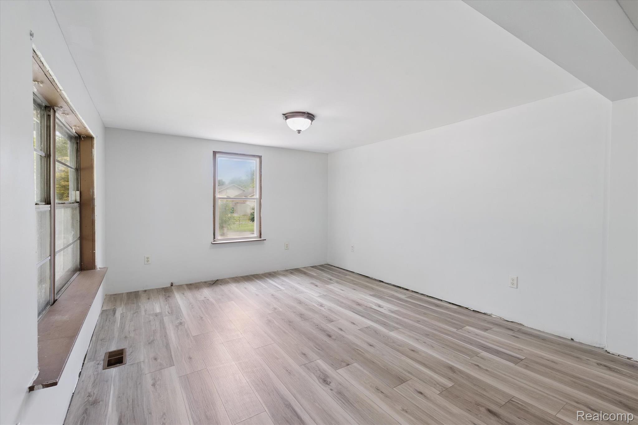 37801 Ash Road New Boston, MI 48164 - Photo 5 of 39 09-37801-Ash-Rd-New-Boston-MI-48164-WindowStill-03.jpg