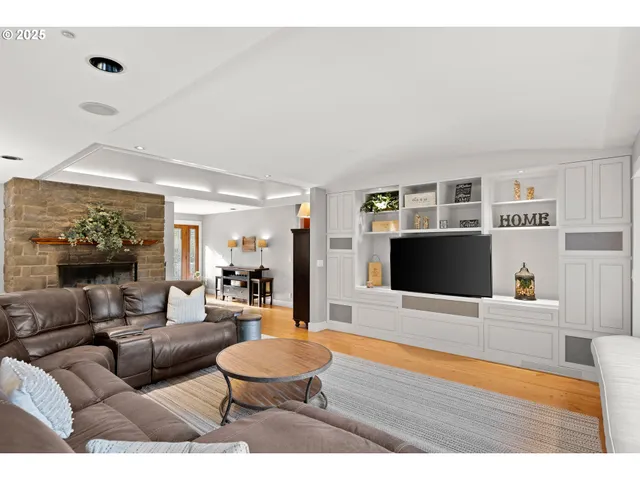 $1,625,000 | 14089 Northeast River Vista Lane, Aurora, OR 97002