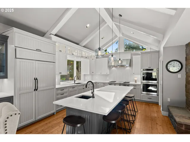 $1,625,000 | 14089 Northeast River Vista Lane, Aurora, OR 97002