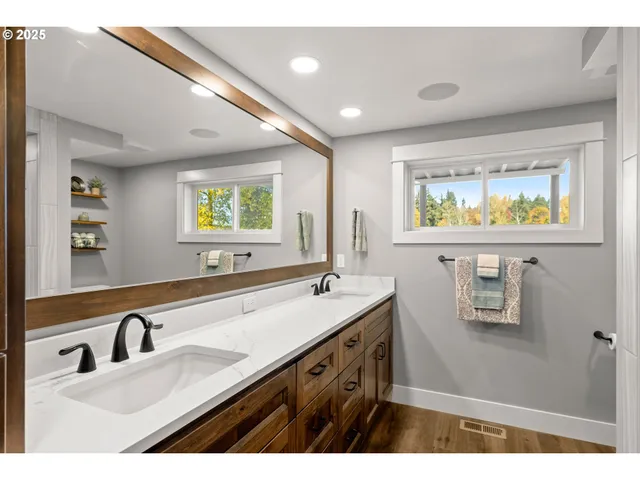 $1,625,000 | 14089 Northeast River Vista Lane, Aurora, OR 97002